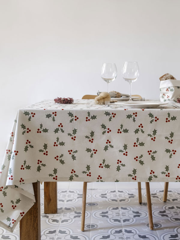 mesa puesta con mantel navidadad verdonce